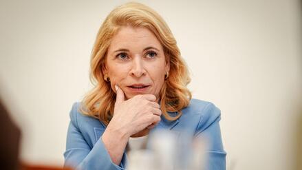 F&uuml;r diesen Sommer : Konzernchefin Palla k&uuml;ndigt kostenlose BahnCard 25 f&uuml;r Kinder und Jugendliche an