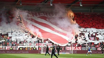 Fu&szlig;ball: Woidke zu Cottbus Aufstieg: &bdquo;Traum in Rot und Wei&szlig;&ldquo;