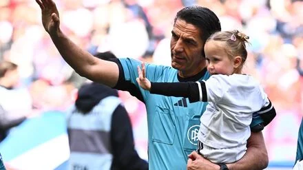 Fu&szlig;ball-Bundesliga: Aytekin weint bei letztem Schiedsrichter-Einsatz